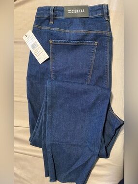 NWT Design Lab Women's Dark Blue Stretch Jeans